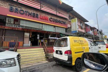 PJ Old Town 3 Storey Shop Lot For Sale With Tenancy