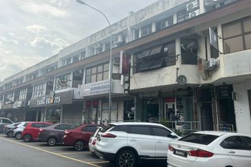PJ Old Town 3 Storey Shop Lot For Sale With Tenancy
