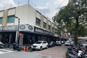 PJ New Town 3 Storey Shop Lot For Sale With Tenancy