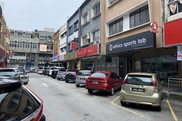 PJ New Town 3 Storey Shop Lot For Sale With Tenancy