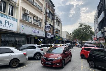 PJ New Town 3 Storey Shop Lot For Sale With Tenancy