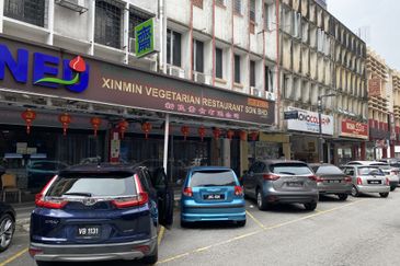 PJ New Town 3 Storey Shop Lot For Sale With Tenancy