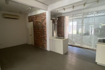 Renovated 1,260 sqft double-storey in Lorong Kurau, Bangsar: 3 beds, 2 baths, extended kitchen, chic brick walls—prime location!