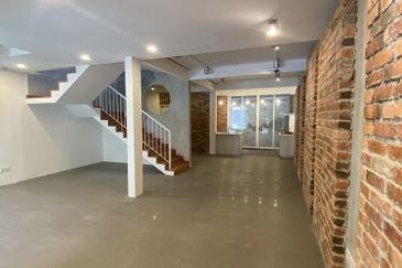 Renovated 1,260 sqft double-storey in Lorong Kurau, Bangsar: 3 beds, 2 baths, extended kitchen, chic brick walls—prime location!