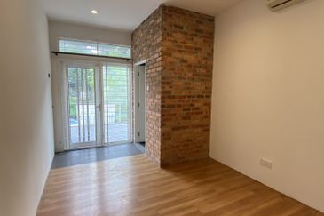 Renovated 1,260 sqft double-storey in Lorong Kurau, Bangsar: 3 beds, 2 baths, extended kitchen, chic brick walls—prime location!