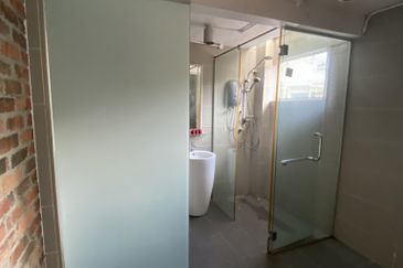 Renovated 1,260 sqft double-storey in Lorong Kurau, Bangsar: 3 beds, 2 baths, extended kitchen, chic brick walls—prime location!