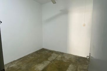 Section 14 single storey well maintained house for sale