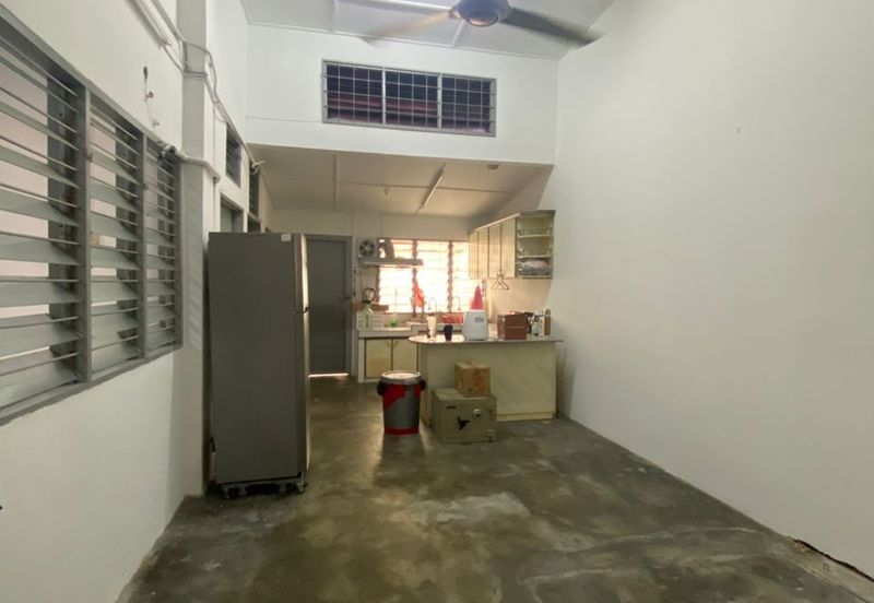 Section 14 single storey well maintained house for sale