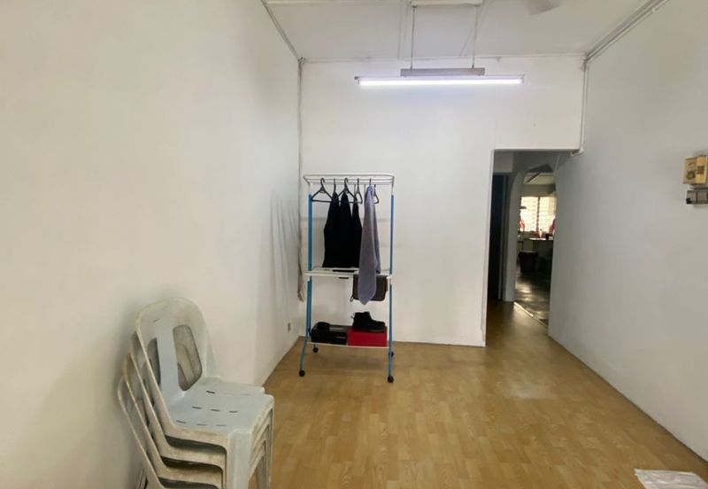 Section 14 single storey well maintained house for sale