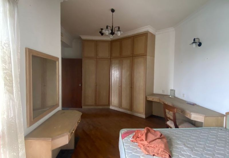 Spring & Summer Villa