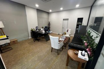 Freehold 3 stories Semi-D Factory for Sale below market value 