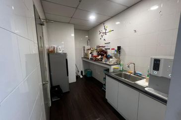 Freehold 3 stories Semi-D Factory for Sale below market value 