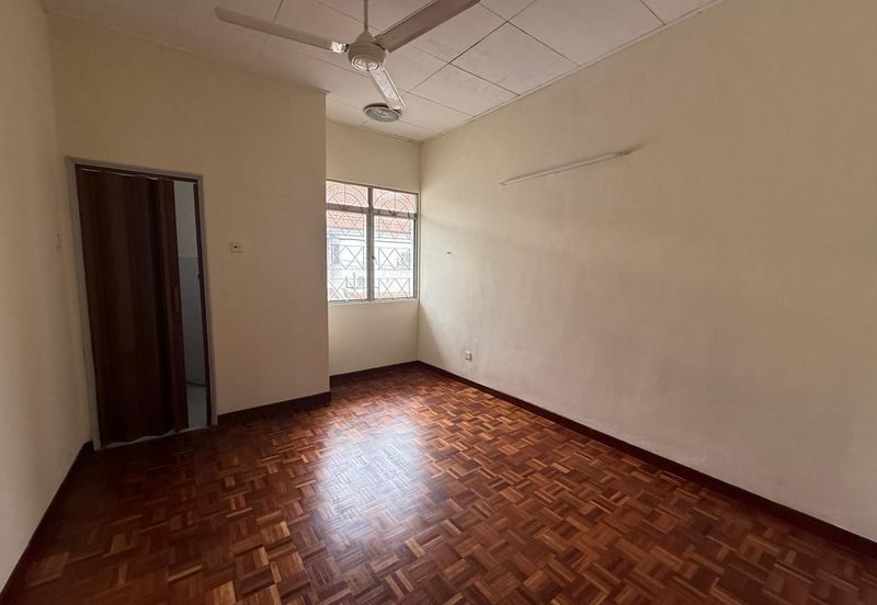 Bandar Utama double storey house for rental