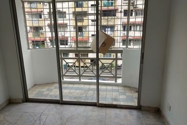 Makmur Apartment, Taman Sri Subang