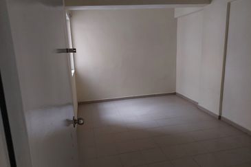 Makmur Apartment, Taman Sri Subang