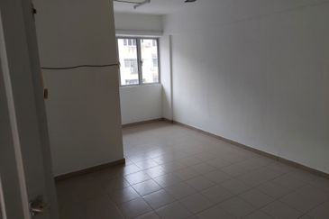 Makmur Apartment, Taman Sri Subang