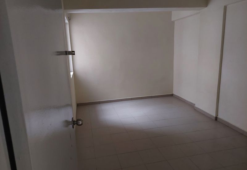 Makmur Apartment, Taman Sri Subang