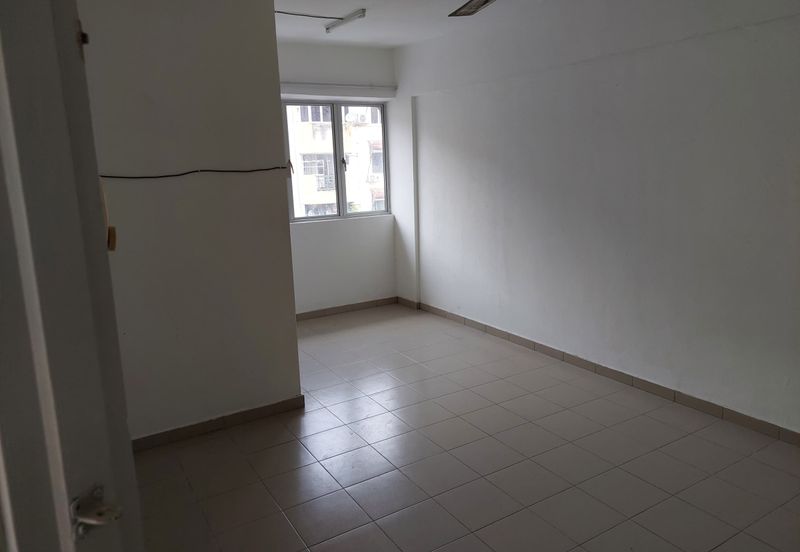 Makmur Apartment, Taman Sri Subang