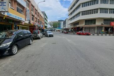 Malaysia Selangor  📌Klang Town 📌3 Storey End Lot Shop for Sale 📌Town Centre 