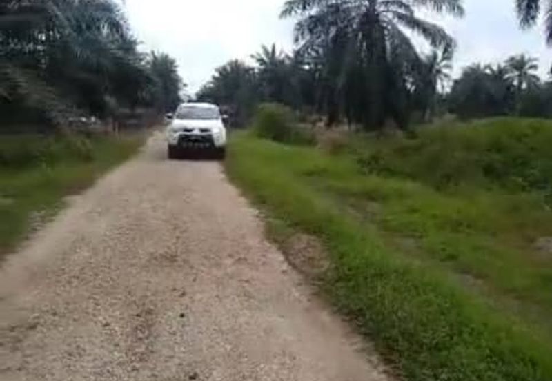 Banting Land for Sale,  Sungai Kelambu 2, Banting, Felcra,  📌2.078 Acres Flat Land for Sale 📌Beside Reserve Road  📌Lorry can reach the land