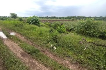 Below Market Price,  Sijangkang Land for Sale . (Felrca)   Telok Panglima Garang.  📌2.16 Acres flat Land for sale 📌Behind PETRONAS Batu 9,