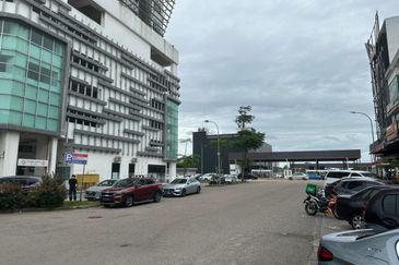 Taman Mount Austin Commercial