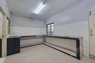 Taman Wangi (Tepi Sungai)