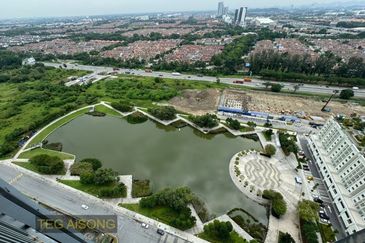 Gravit8 @ Klang South