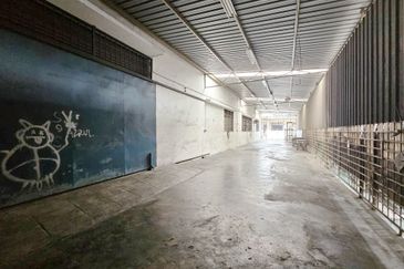 Desa Cemerlang ( Fully Reno + Covered) Semi Detached Factory 