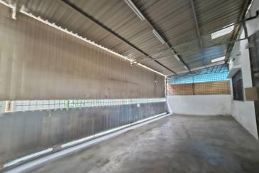 Desa Cemerlang ( Fully Reno + Covered) Semi Detached Factory 