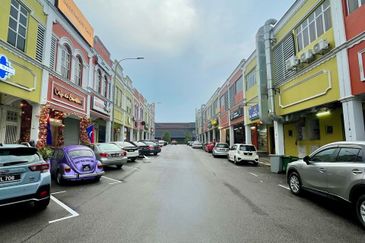 Taman Mount Austin Commercial