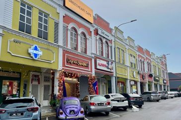 Taman Mount Austin Commercial