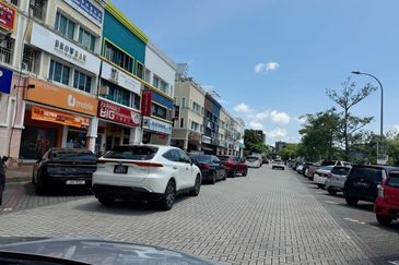 Jalan Austin Heights