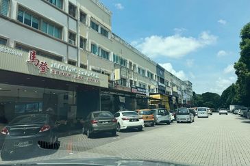 Jalan Austin Heights