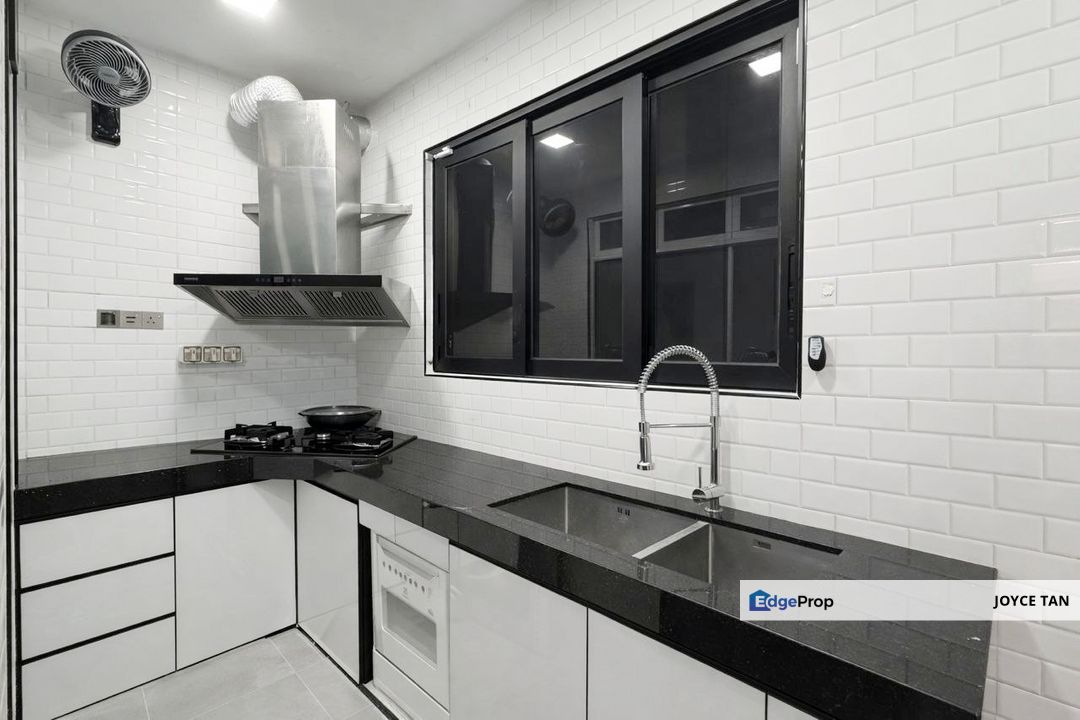 Jade 2 @ Seri Austin // Nice Renovated RM 300k , Johor, Johor Bahru