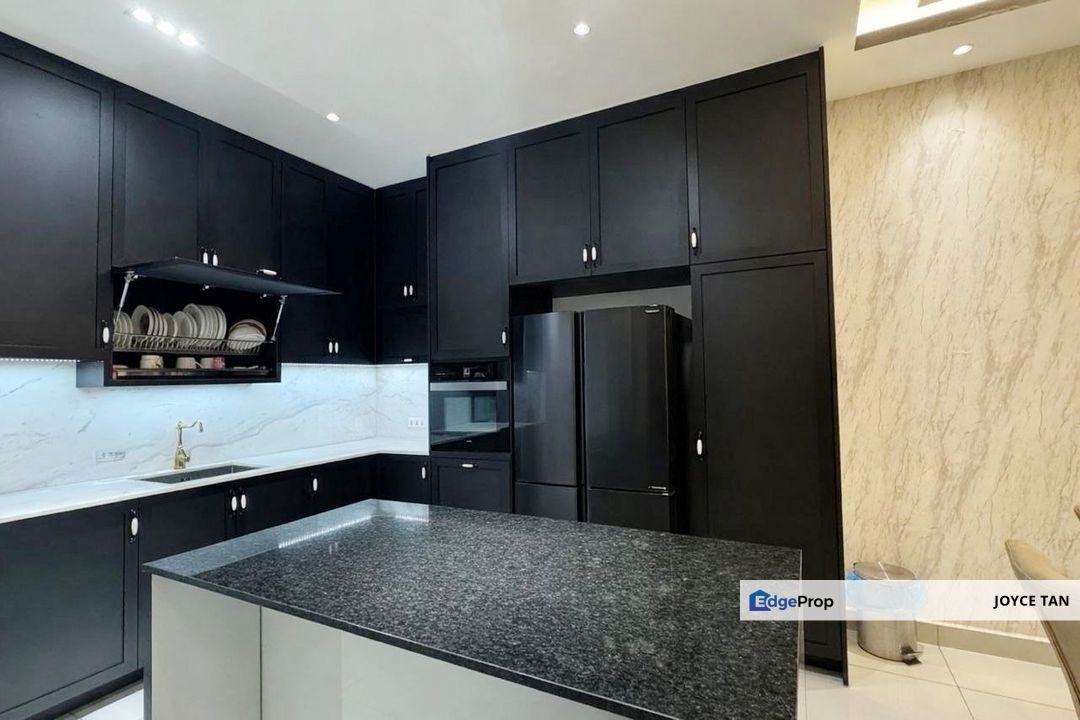 Jade 2 @ Seri Austin // Nice Renovated RM 300k , Johor, Johor Bahru