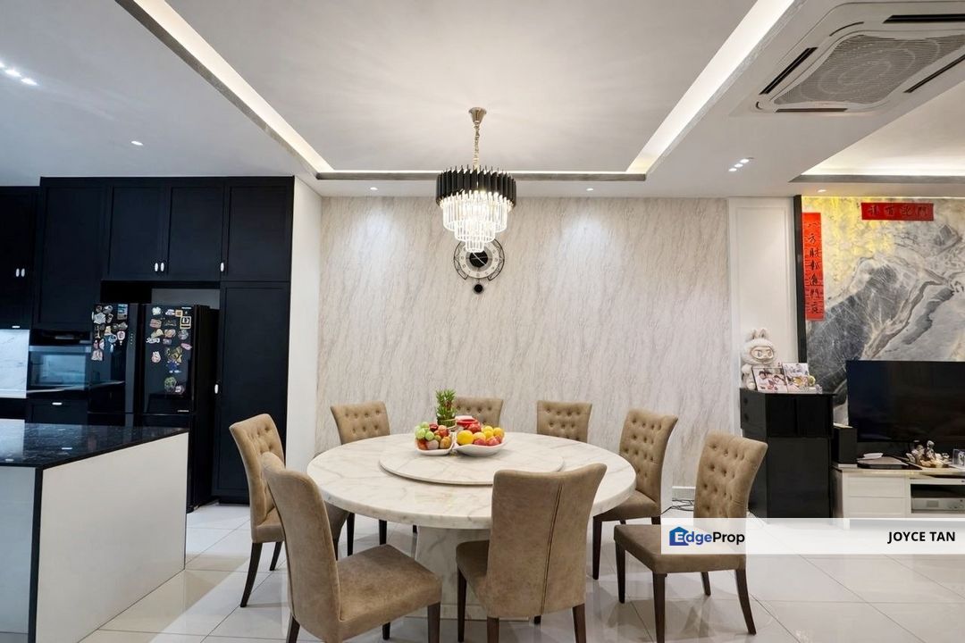 Jade 2 @ Seri Austin // Nice Renovated RM 300k , Johor, Johor Bahru