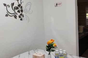 Jalan Teratai Taman Johor Jaya Single Storey Semi D/ For Sale/Rent