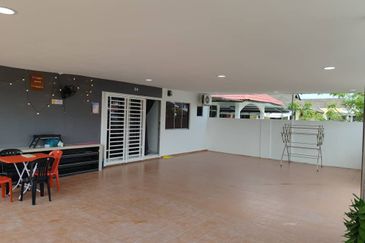 Jalan Teratai Taman Johor Jaya Single Storey Semi D/ For Sale/Rent