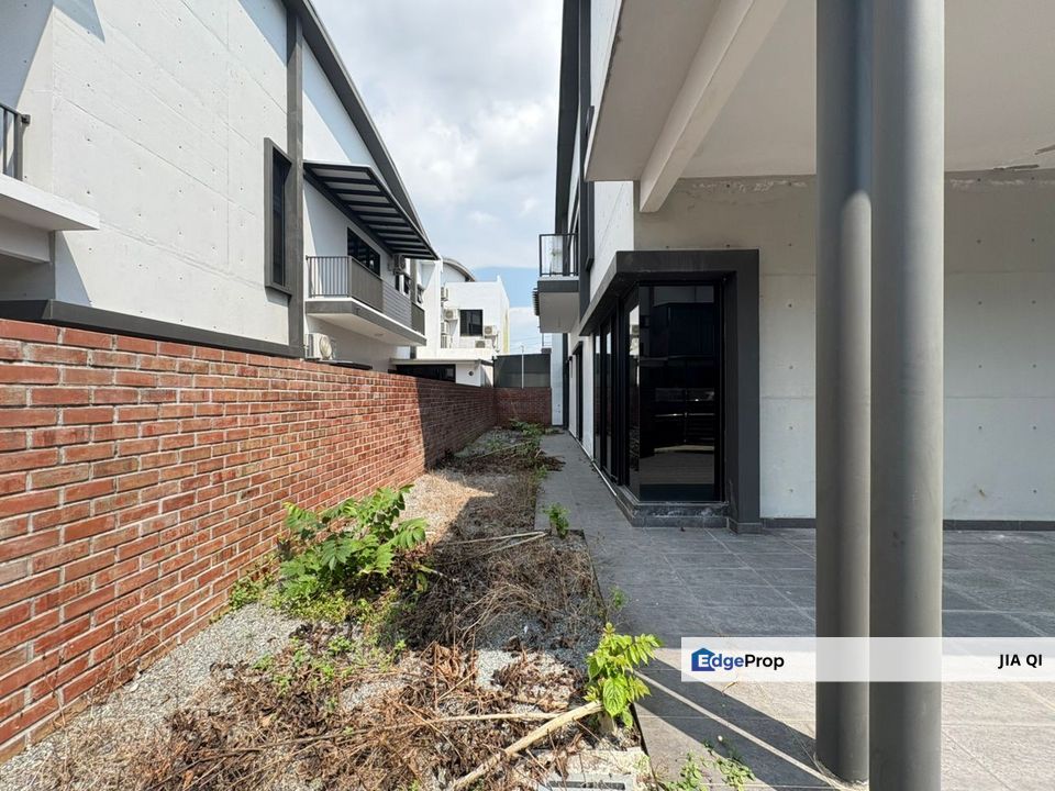 Taman Tropika Kulai Double Storey Cluster, Johor, Kulai