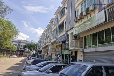 Danga Sutera Utama 3.5 Storey Shoplot