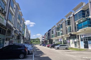 Danga Sutera Utama 3.5 Storey Shoplot