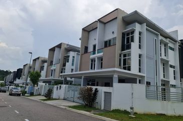 Nusa Sentral Spring Meadow