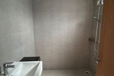 Bukit Seni Kulai Next To Bandar Putra Three Storey Terrace