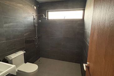 Bukit Seni Kulai Next To Bandar Putra Three Storey Terrace