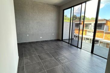 Bukit Seni Kulai Next To Bandar Putra Three Storey Terrace