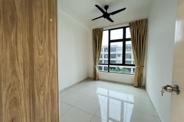 D'Summit Residences @ Kempas Utama