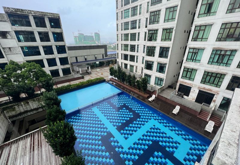 D'Summit Residences @ Kempas Utama