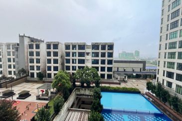 D'Summit Residences @ Kempas Utama