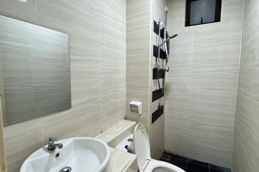 D'Summit Residences @ Kempas Utama